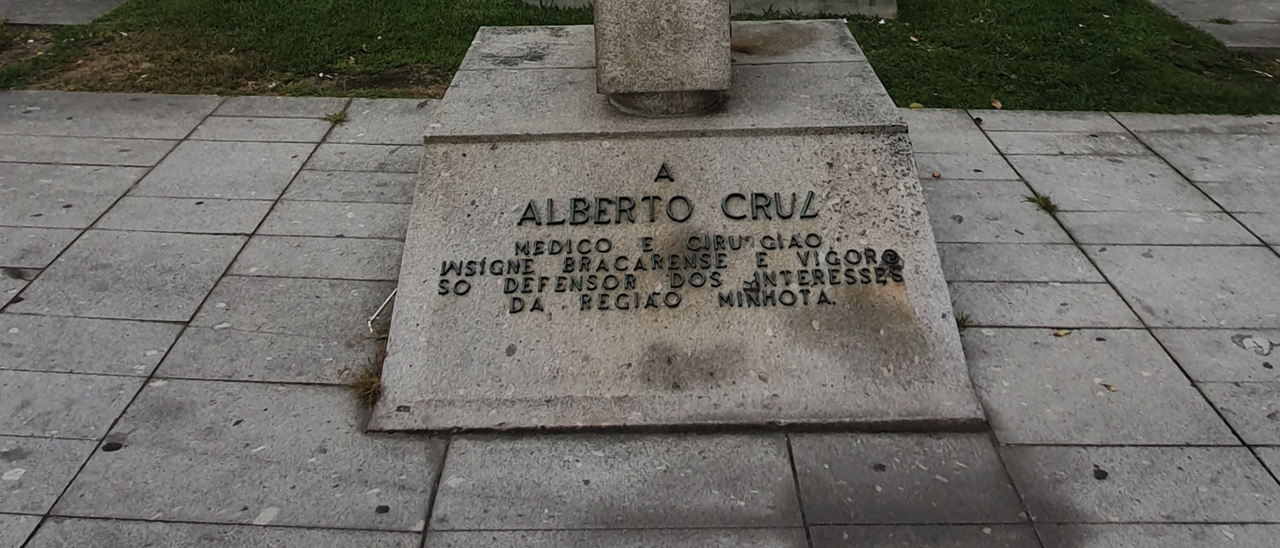 Physician and surgeon Alberto Cruz (3).png